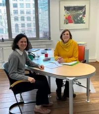 Erfolgreicher Wiedereinstieg nach der Familienzeit – durch Comeback haben sich Susanne Tsui (l.) und Unternehmerin Martina Plag gefunden.