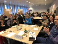 Applaudierendes Publikum bei der Demographie Werkstatt 2025