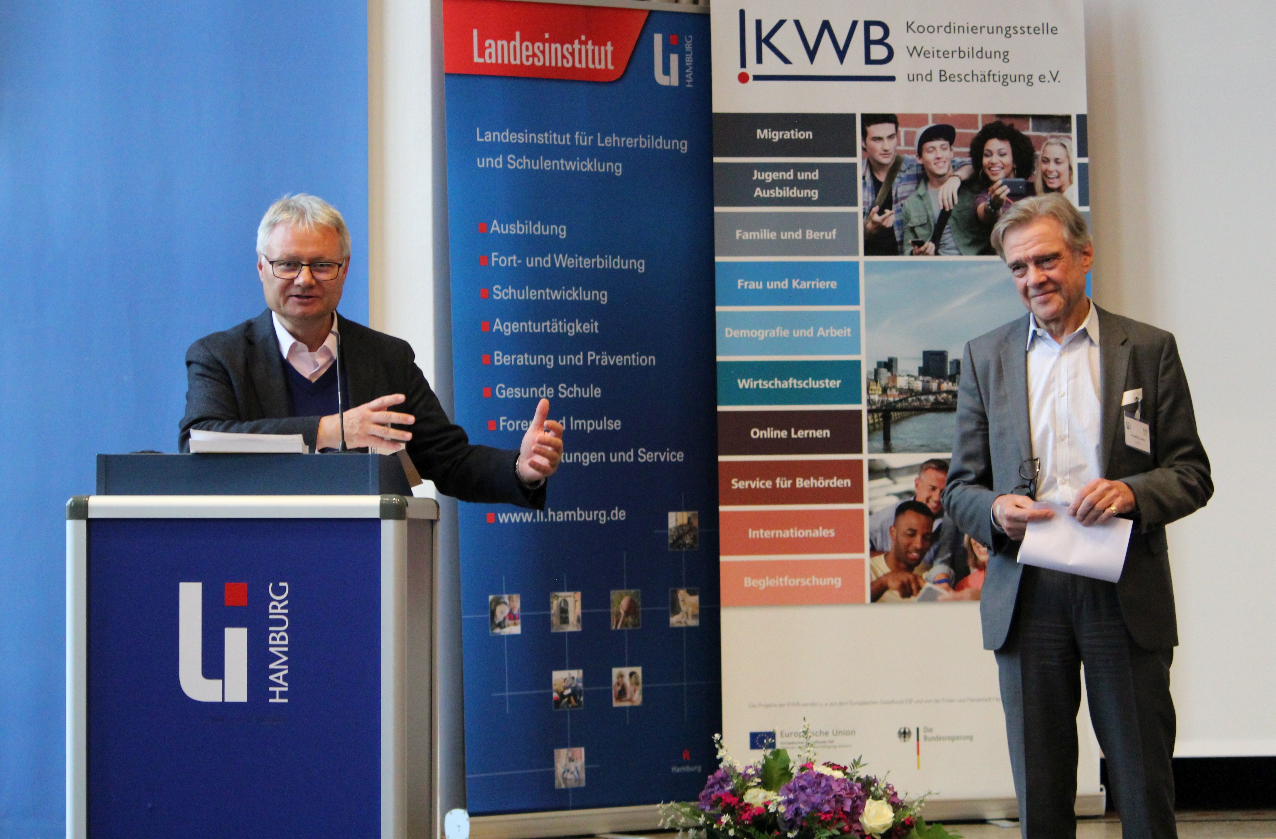 Prof. Josef Keuffer, Direktor des Landesinstitut für Lehrerbildung und Schulentwicklung und Hansjörg Lüttke, geschäftsführender Vorstand der KWB e. V.