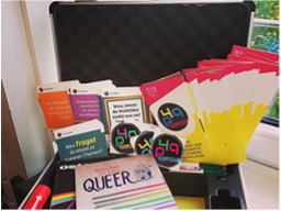 Queeres Leben im Schulalltag – in den Workshops von „Peer4Queer“ lernen Schüler*innen, wie sie sich für die Sichtbarkeit von Vielfalt an ihrer Schule einsetzen können.