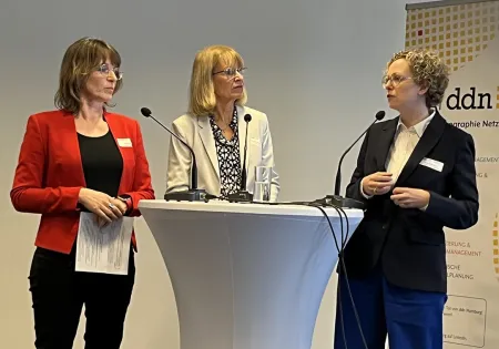 Birte Krtscher und :audia Hillebrand im Gespräch mit Susanne Sabisch-Schellhas