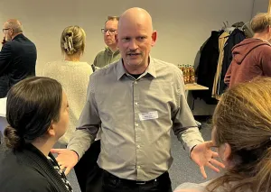 Michael Grenz im Gespräch mit Teilnehmenden